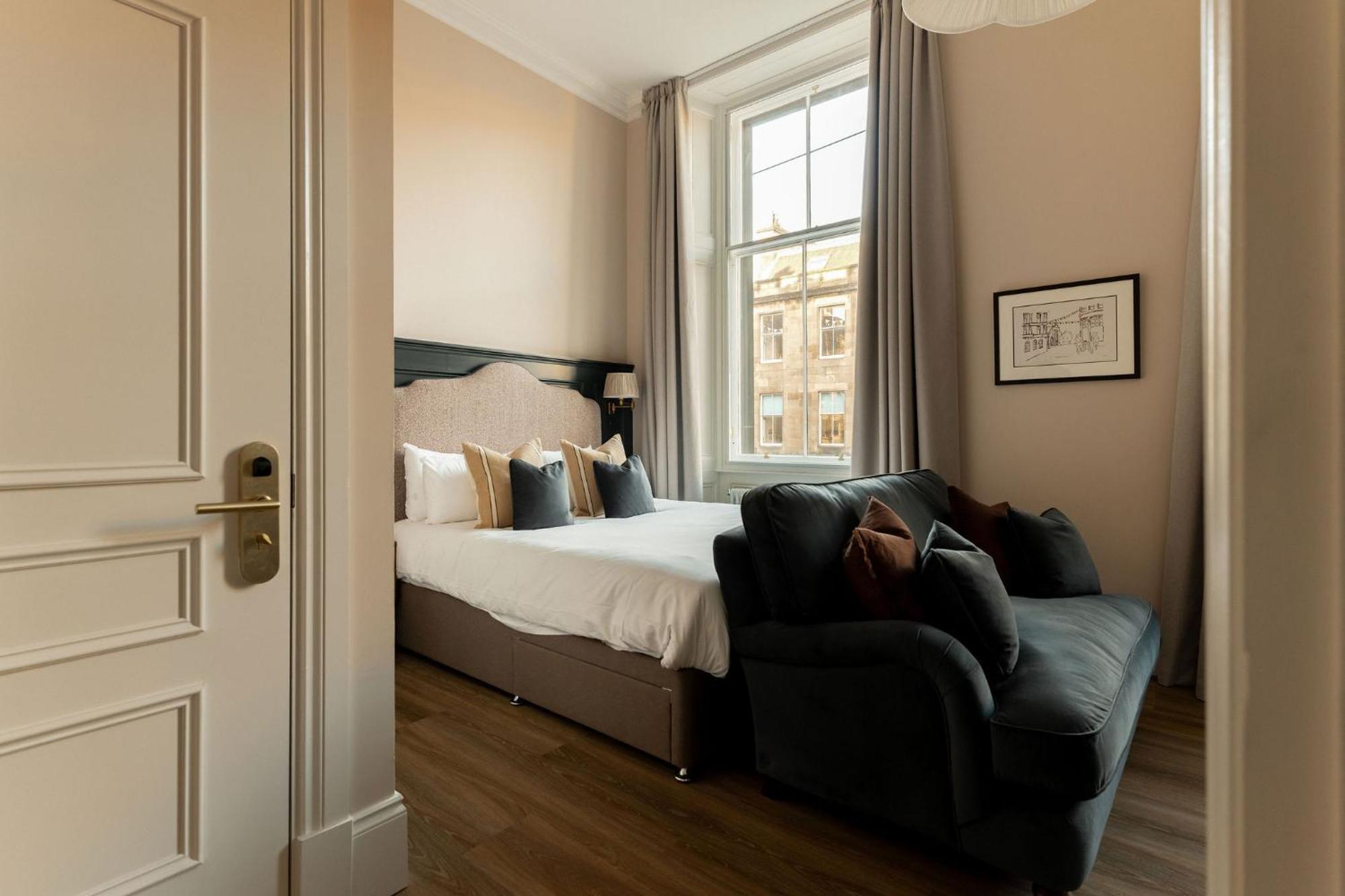 Moment George IV Bridge Hotel Edinburgh Room photo